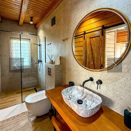 Hills מלון ורחובינה